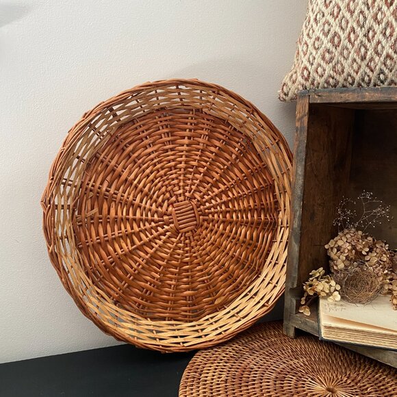 Vintage 90s Coastal Wicker Tray Round Coffee Table Tray Tan Home Decor - 16" - Picture 1 of 4